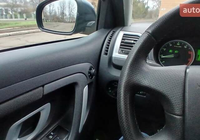 Серый Шкода Фабия, объемом двигателя 1.39 л и пробегом 232 тыс. км за 6500 $, фото 32 на Automoto.ua