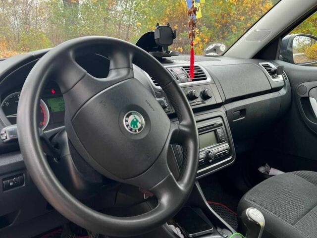Сірий Шкода Фабія, об'ємом двигуна 1.4 л та пробігом 221 тис. км за 5000 $, фото 2 на Automoto.ua