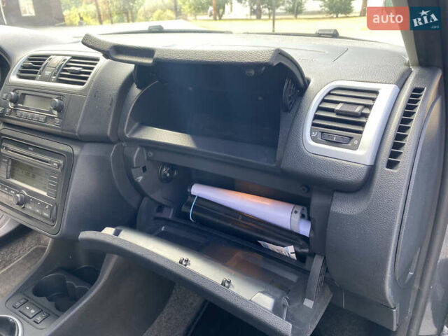 Сірий Шкода Фабія, об'ємом двигуна 1.4 л та пробігом 250 тис. км за 5500 $, фото 25 на Automoto.ua