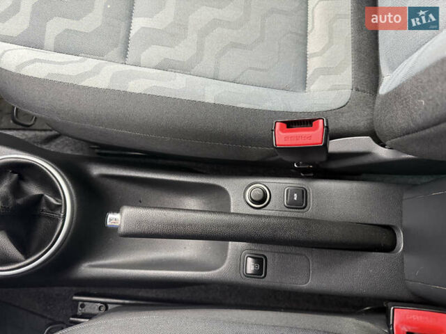 Сірий Шкода Фабія, об'ємом двигуна 1.6 л та пробігом 195 тис. км за 6500 $, фото 28 на Automoto.ua