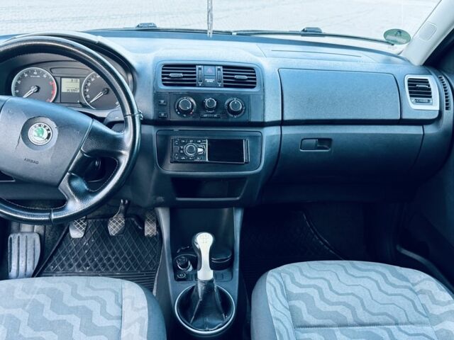 Сірий Шкода Фабія, об'ємом двигуна 1.4 л та пробігом 357 тис. км за 4600 $, фото 7 на Automoto.ua