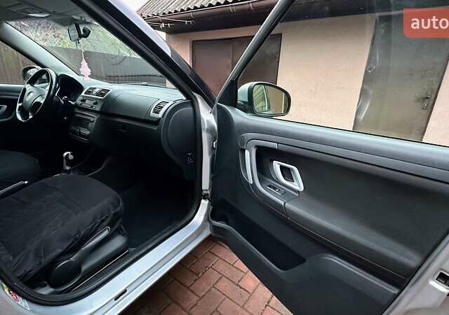 Серый Шкода Фабия, объемом двигателя 1.6 л и пробегом 213 тыс. км за 6700 $, фото 18 на Automoto.ua