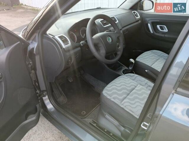 Сірий Шкода Фабія, об'ємом двигуна 1.6 л та пробігом 257 тис. км за 5899 $, фото 3 на Automoto.ua