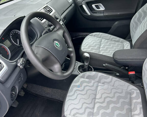 Серый Шкода Фабия, объемом двигателя 0 л и пробегом 230 тыс. км за 5499 $, фото 21 на Automoto.ua