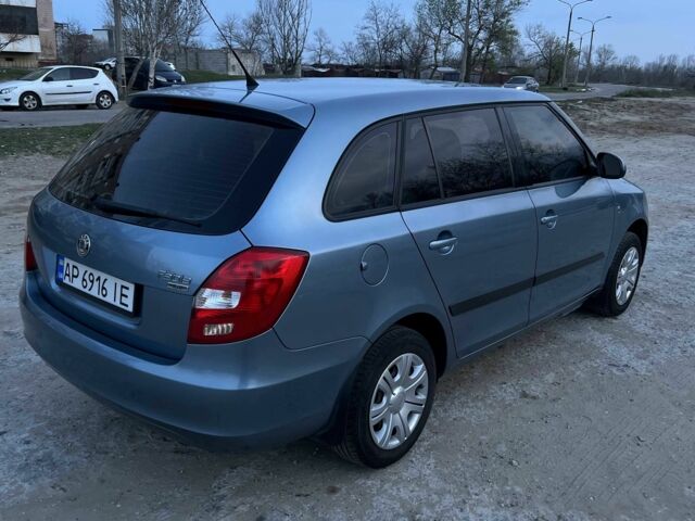 Серый Шкода Фабия, объемом двигателя 1.4 л и пробегом 201 тыс. км за 4500 $, фото 4 на Automoto.ua