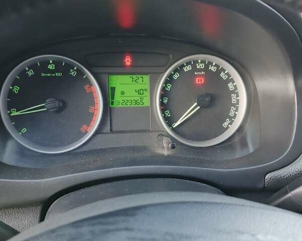 Сірий Шкода Фабія, об'ємом двигуна 1.2 л та пробігом 228 тис. км за 3850 $, фото 16 на Automoto.ua
