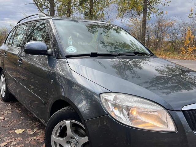 Сірий Шкода Фабія, об'ємом двигуна 1.4 л та пробігом 221 тис. км за 5000 $, фото 1 на Automoto.ua