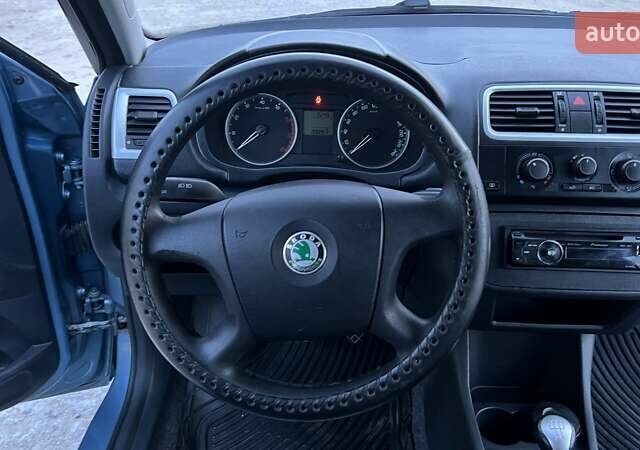 Серый Шкода Фабия, объемом двигателя 1.39 л и пробегом 201 тыс. км за 4500 $, фото 12 на Automoto.ua