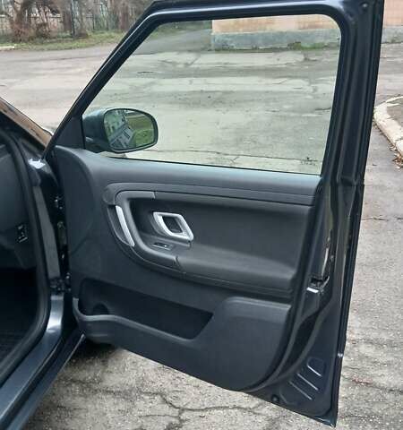 Серый Шкода Фабия, объемом двигателя 1.39 л и пробегом 232 тыс. км за 6500 $, фото 7 на Automoto.ua