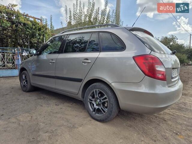 Сірий Шкода Фабія, об'ємом двигуна 1.4 л та пробігом 270 тис. км за 5000 $, фото 6 на Automoto.ua