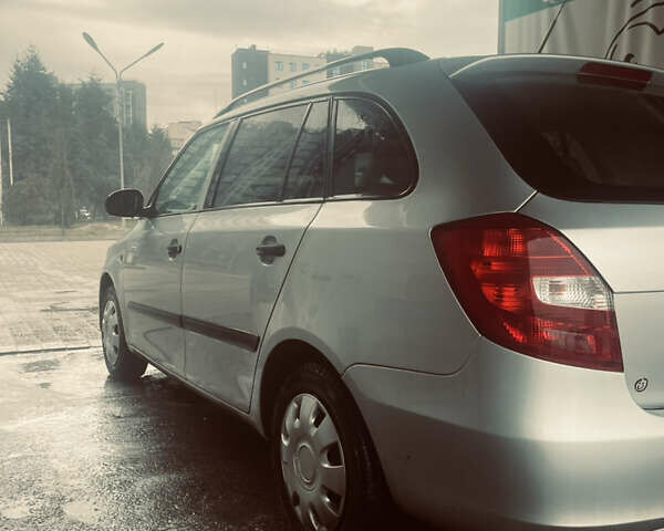 Сірий Шкода Фабія, об'ємом двигуна 1.2 л та пробігом 127 тис. км за 4800 $, фото 2 на Automoto.ua