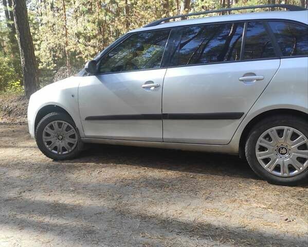 Серый Шкода Фабия, объемом двигателя 1.9 л и пробегом 304 тыс. км за 4600 $, фото 24 на Automoto.ua