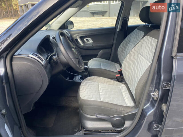 Сірий Шкода Фабія, об'ємом двигуна 1.4 л та пробігом 250 тис. км за 5500 $, фото 18 на Automoto.ua
