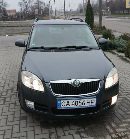 Серый Шкода Фабия, объемом двигателя 1.39 л и пробегом 232 тыс. км за 6500 $, фото 41 на Automoto.ua