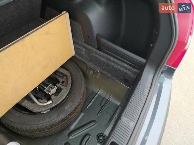 Серый Шкода Фабия, объемом двигателя 1.39 л и пробегом 232 тыс. км за 6500 $, фото 28 на Automoto.ua