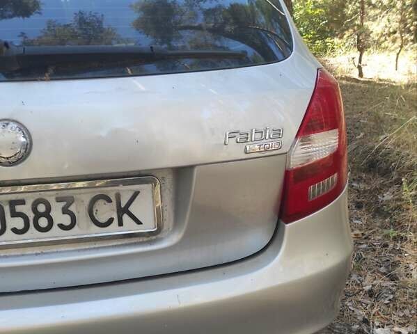 Серый Шкода Фабия, объемом двигателя 1.9 л и пробегом 304 тыс. км за 4600 $, фото 25 на Automoto.ua