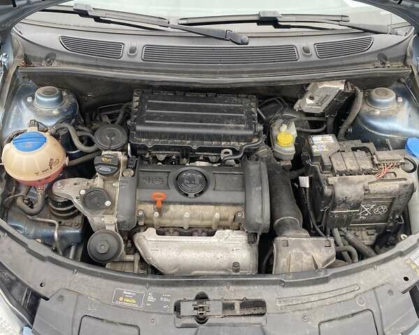 Серый Шкода Фабия, объемом двигателя 1.6 л и пробегом 218 тыс. км за 6300 $, фото 6 на Automoto.ua