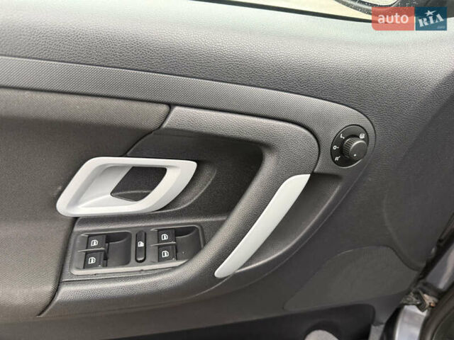 Сірий Шкода Фабія, об'ємом двигуна 1.6 л та пробігом 195 тис. км за 6500 $, фото 15 на Automoto.ua