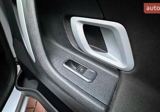 Серый Шкода Фабия, объемом двигателя 1.6 л и пробегом 213 тыс. км за 6700 $, фото 22 на Automoto.ua