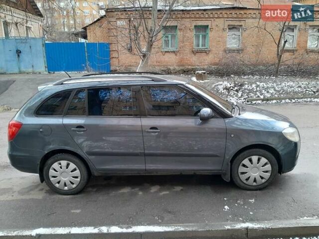 Серый Шкода Фабия, объемом двигателя 1.2 л и пробегом 220 тыс. км за 4500 $, фото 1 на Automoto.ua