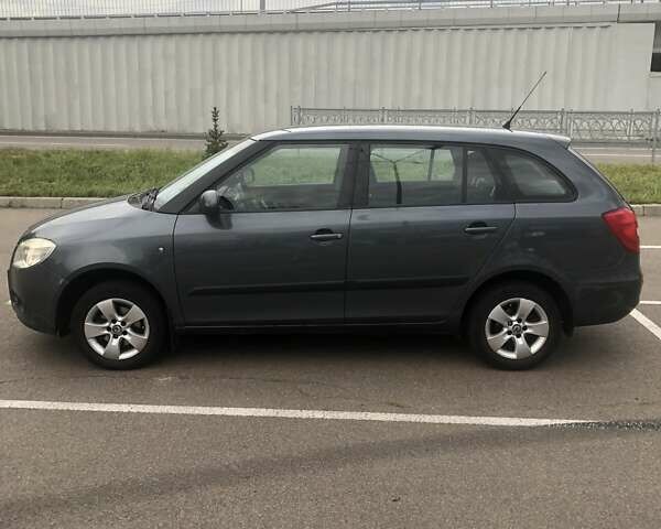 Серый Шкода Фабия, объемом двигателя 1.39 л и пробегом 255 тыс. км за 5300 $, фото 2 на Automoto.ua