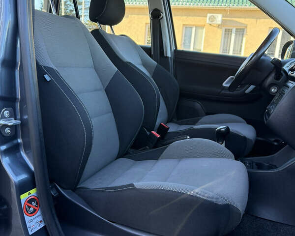 Серый Шкода Фабия, объемом двигателя 1.4 л и пробегом 223 тыс. км за 5500 $, фото 24 на Automoto.ua