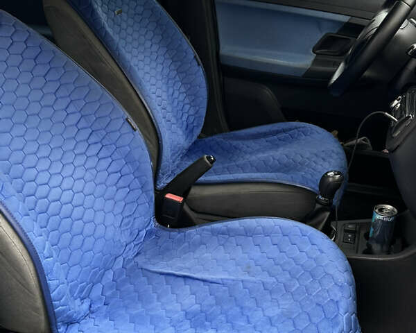 Сірий Шкода Фабія, об'ємом двигуна 1.2 л та пробігом 289 тис. км за 3800 $, фото 7 на Automoto.ua