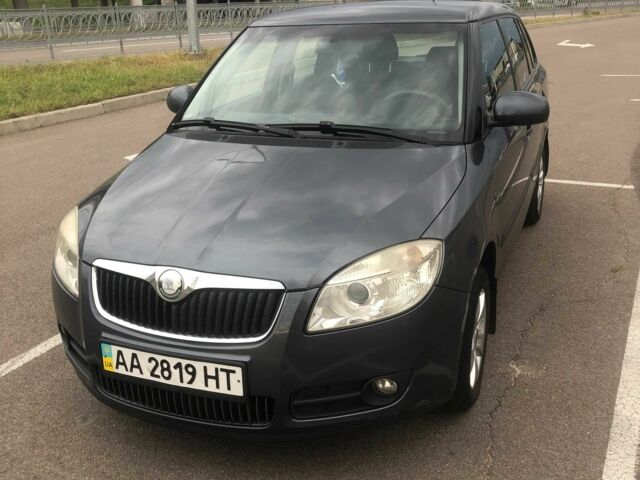 Серый Шкода Фабия, объемом двигателя 1.4 л и пробегом 255 тыс. км за 5850 $, фото 1 на Automoto.ua