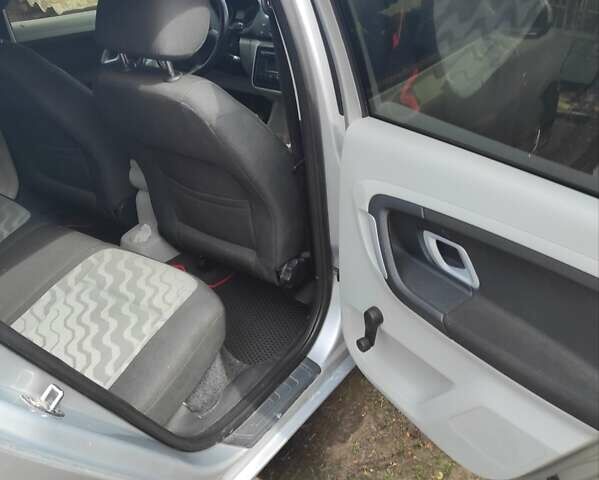 Серый Шкода Фабия, объемом двигателя 1.9 л и пробегом 304 тыс. км за 4600 $, фото 8 на Automoto.ua