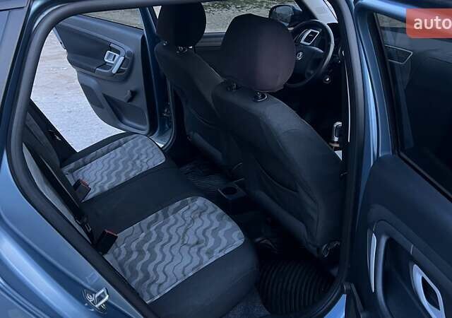 Серый Шкода Фабия, объемом двигателя 1.39 л и пробегом 201 тыс. км за 4500 $, фото 8 на Automoto.ua