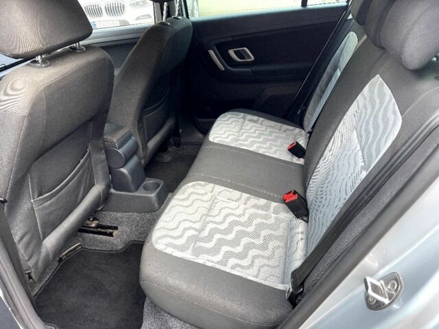 Серый Шкода Фабия, объемом двигателя 1.4 л и пробегом 262 тыс. км за 4700 $, фото 7 на Automoto.ua