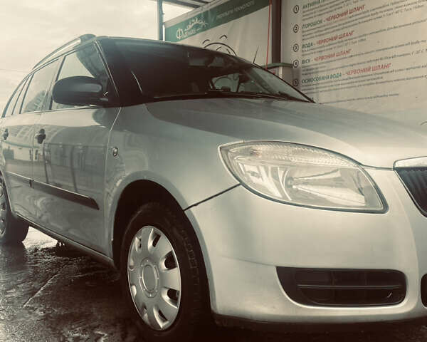 Сірий Шкода Фабія, об'ємом двигуна 1.2 л та пробігом 127 тис. км за 4800 $, фото 1 на Automoto.ua