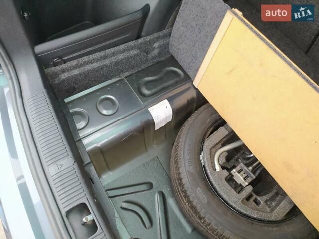 Серый Шкода Фабия, объемом двигателя 1.39 л и пробегом 232 тыс. км за 6500 $, фото 27 на Automoto.ua