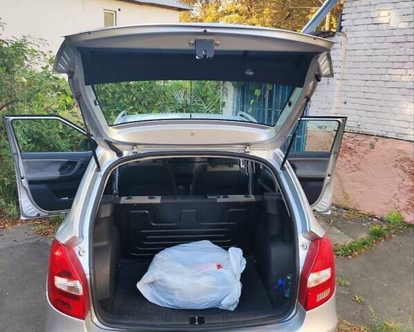 Сірий Шкода Фабія, об'ємом двигуна 1.2 л та пробігом 222 тис. км за 4880 $, фото 2 на Automoto.ua