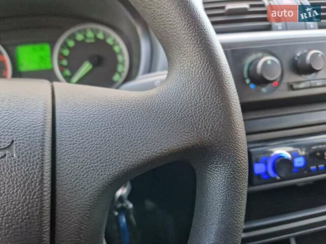 Серый Шкода Фабия, объемом двигателя 1.4 л и пробегом 147 тыс. км за 5600 $, фото 64 на Automoto.ua