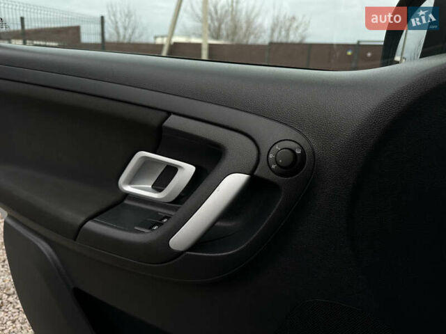 Серый Шкода Фабия, объемом двигателя 1.39 л и пробегом 224 тыс. км за 5800 $, фото 19 на Automoto.ua