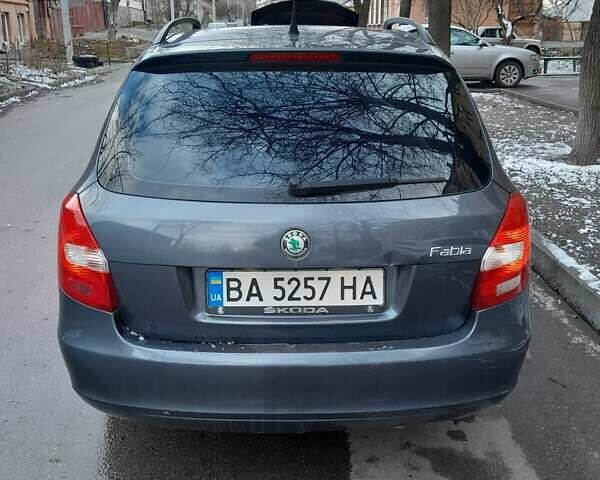 Серый Шкода Фабия, объемом двигателя 1.2 л и пробегом 220 тыс. км за 4500 $, фото 3 на Automoto.ua