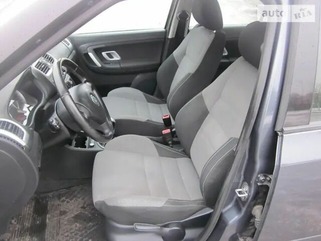 Серый Шкода Фабия, объемом двигателя 1.6 л и пробегом 180 тыс. км за 5700 $, фото 6 на Automoto.ua