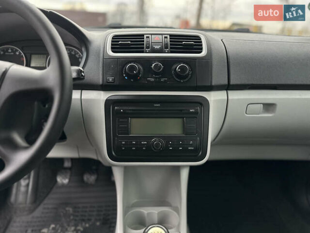 Сірий Шкода Фабія, об'ємом двигуна 1.39 л та пробігом 227 тис. км за 5500 $, фото 27 на Automoto.ua