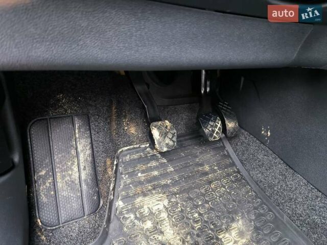 Серый Шкода Фабия, объемом двигателя 1.39 л и пробегом 147 тыс. км за 5200 $, фото 8 на Automoto.ua