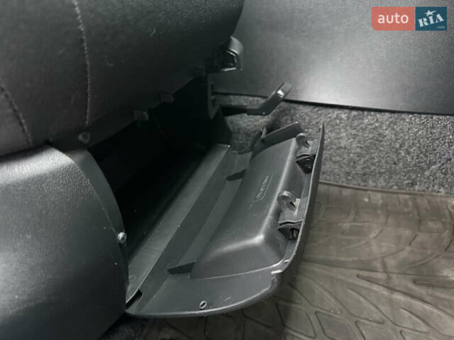 Сірий Шкода Фабія, об'ємом двигуна 1.6 л та пробігом 195 тис. км за 6500 $, фото 39 на Automoto.ua