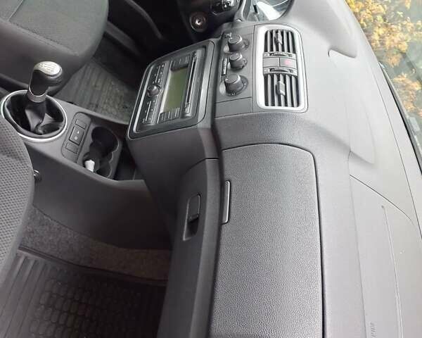 Сірий Шкода Фабія, об'ємом двигуна 1.39 л та пробігом 250 тис. км за 5300 $, фото 7 на Automoto.ua