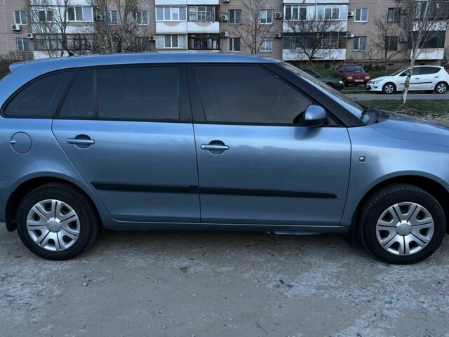 Серый Шкода Фабия, объемом двигателя 1.4 л и пробегом 201 тыс. км за 4500 $, фото 3 на Automoto.ua