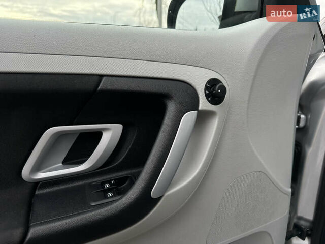 Сірий Шкода Фабія, об'ємом двигуна 1.39 л та пробігом 227 тис. км за 5500 $, фото 29 на Automoto.ua