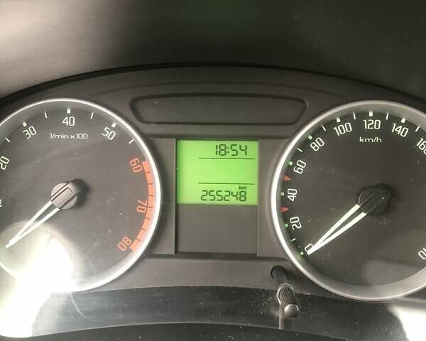 Серый Шкода Фабия, объемом двигателя 1.39 л и пробегом 255 тыс. км за 5300 $, фото 9 на Automoto.ua