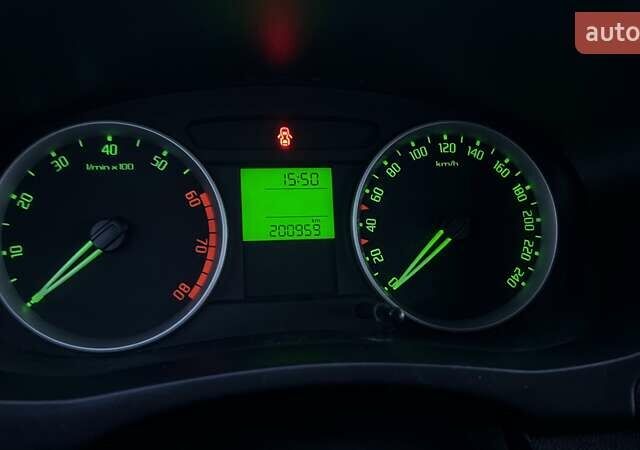 Серый Шкода Фабия, объемом двигателя 1.39 л и пробегом 201 тыс. км за 4500 $, фото 13 на Automoto.ua