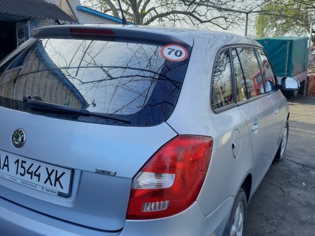 Серый Шкода Фабия, объемом двигателя 1.4 л и пробегом 208 тыс. км за 5500 $, фото 2 на Automoto.ua