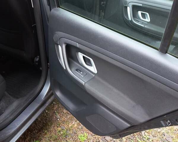 Сірий Шкода Фабія, об'ємом двигуна 1.39 л та пробігом 250 тис. км за 5300 $, фото 3 на Automoto.ua