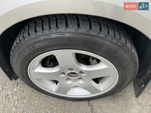 Серый Шкода Фабия, объемом двигателя 1.2 л и пробегом 162 тыс. км за 3990 $, фото 12 на Automoto.ua