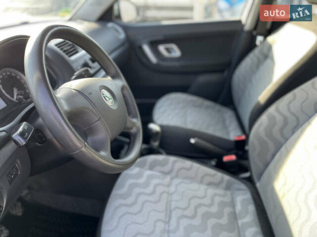 Сірий Шкода Фабія, об'ємом двигуна 1.6 л та пробігом 165 тис. км за 4600 $, фото 13 на Automoto.ua
